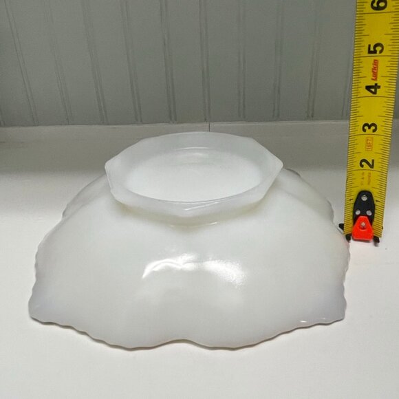 Vintage 1960's Anchor Hocking Milk Glass Grape Patterned Scalloped Serving Bowl - Picture 14 of 14